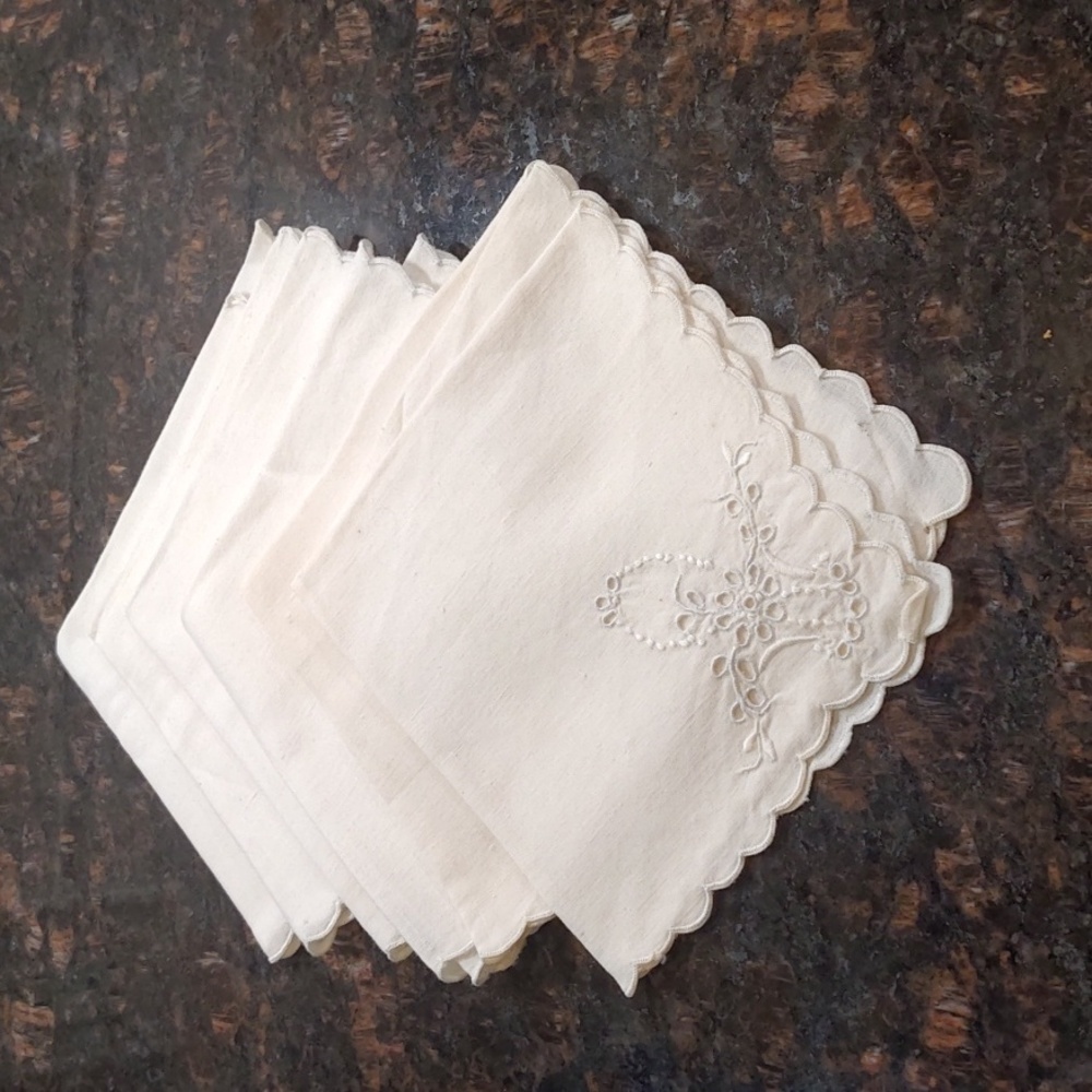 6 Antique Bridal Basket Scalloped Edge Napkins